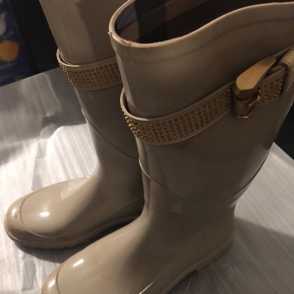 Shoes - Burberry rain boots